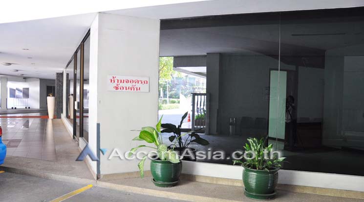  1  Apartment For Rent in Sukhumvit ,Bangkok BTS Nana at Perfect for Pet lovers Apartment, near NIST Intl AA10558